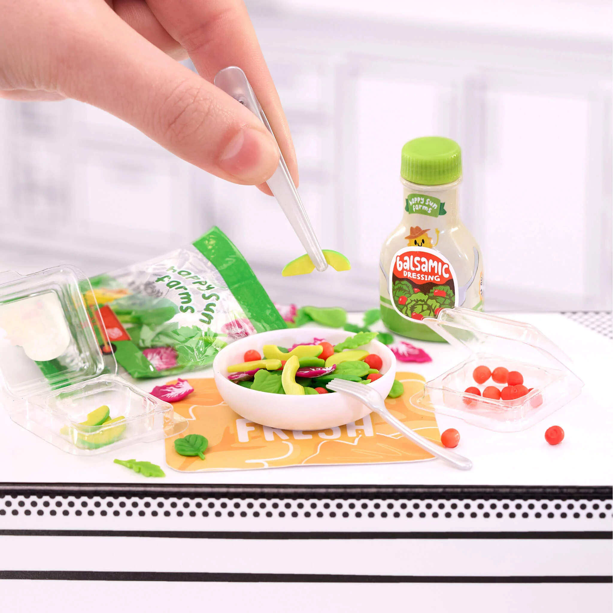219-mga-s-miniverse-make-it-mini-food-diner-mini-collectibles-series-3-3.webp MGA's Miniverse Make It Mini Food Diner Mini Collectibles Series 3