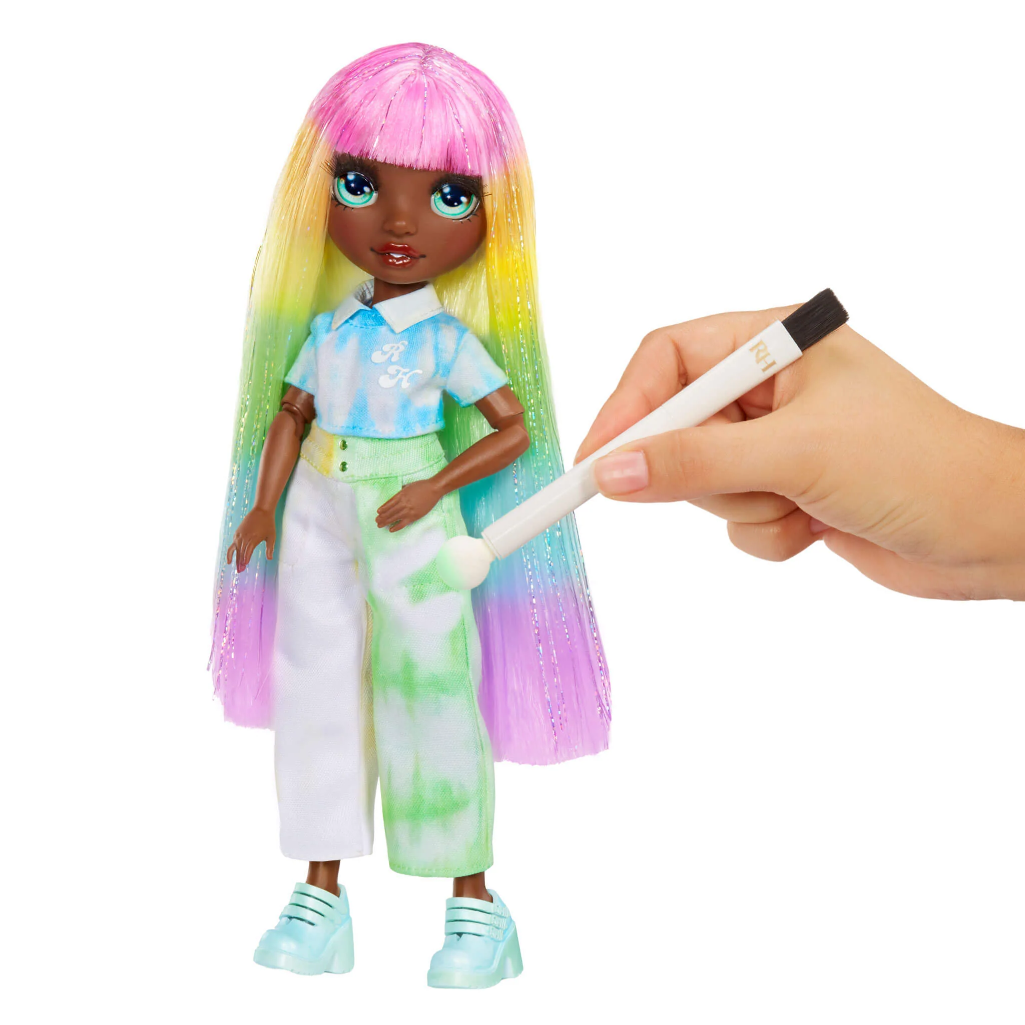 402-rainbow-high-watercolor-create-fashion-diy-doll-green-eyes-with-washable-watercolors-and-tie-dye-kit-4.webp Rainbow High Watercolor & Create Fashion DIY Doll, Green Eyes with Washable Watercolors and Tie-Dye Kit