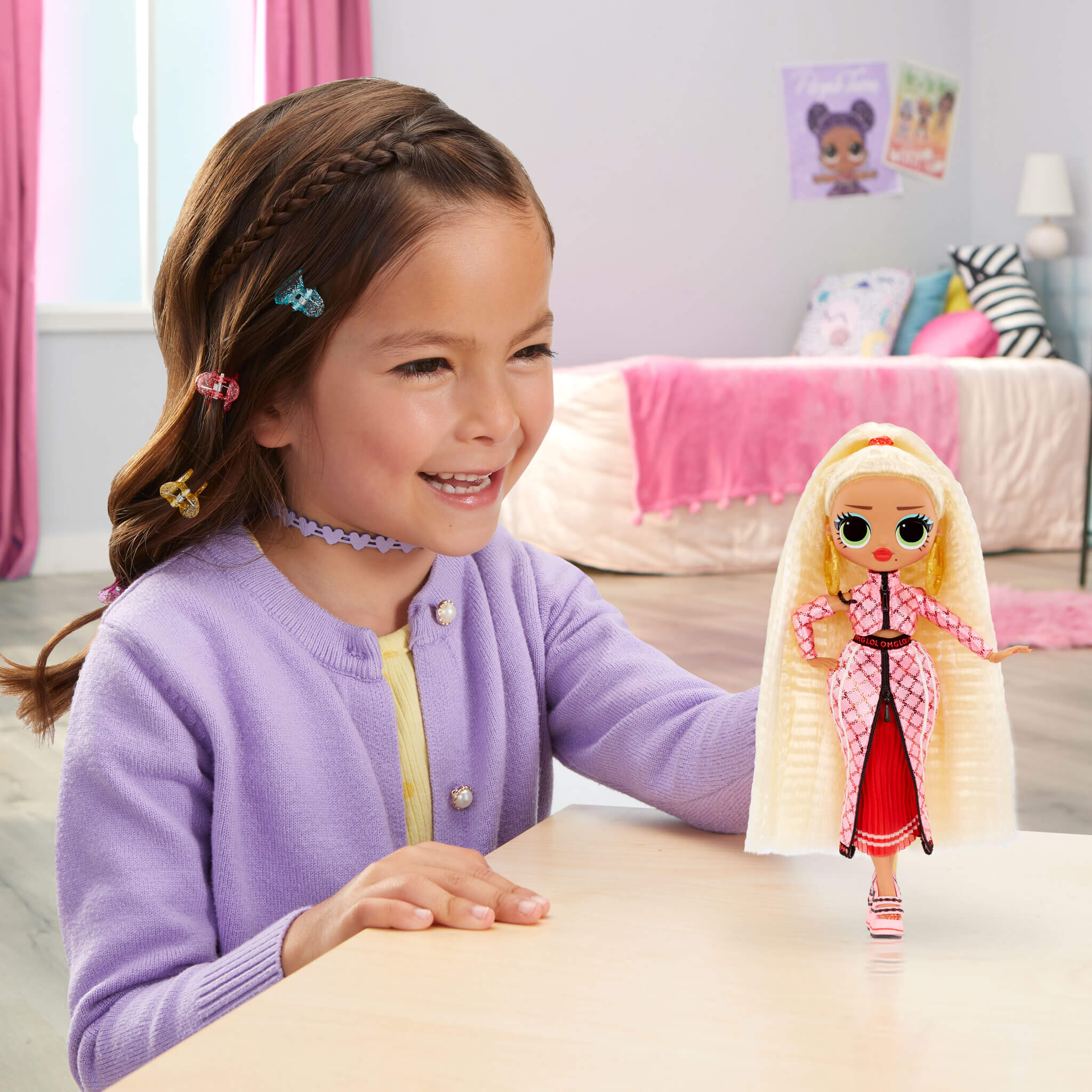 409-lol-surprise-omg-swag-fashion-doll-with-multiple-surprises-4.jpg LOL Surprise OMG Swag Fashion Doll with Multiple Surprises