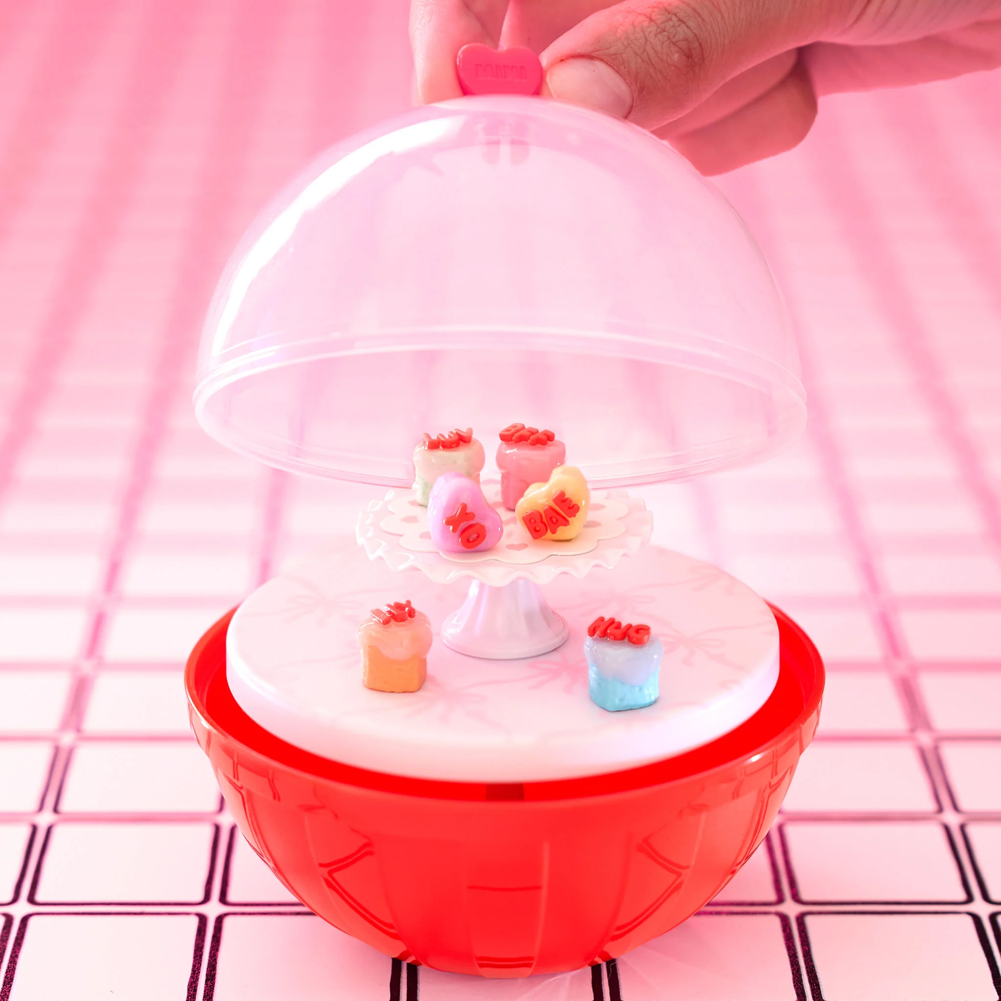 464-mga-s-miniverse-make-it-mini-valentine-s-mini-collectibles-4.webp MGA's Miniverse Make It Mini Valentine's Mini Collectibles