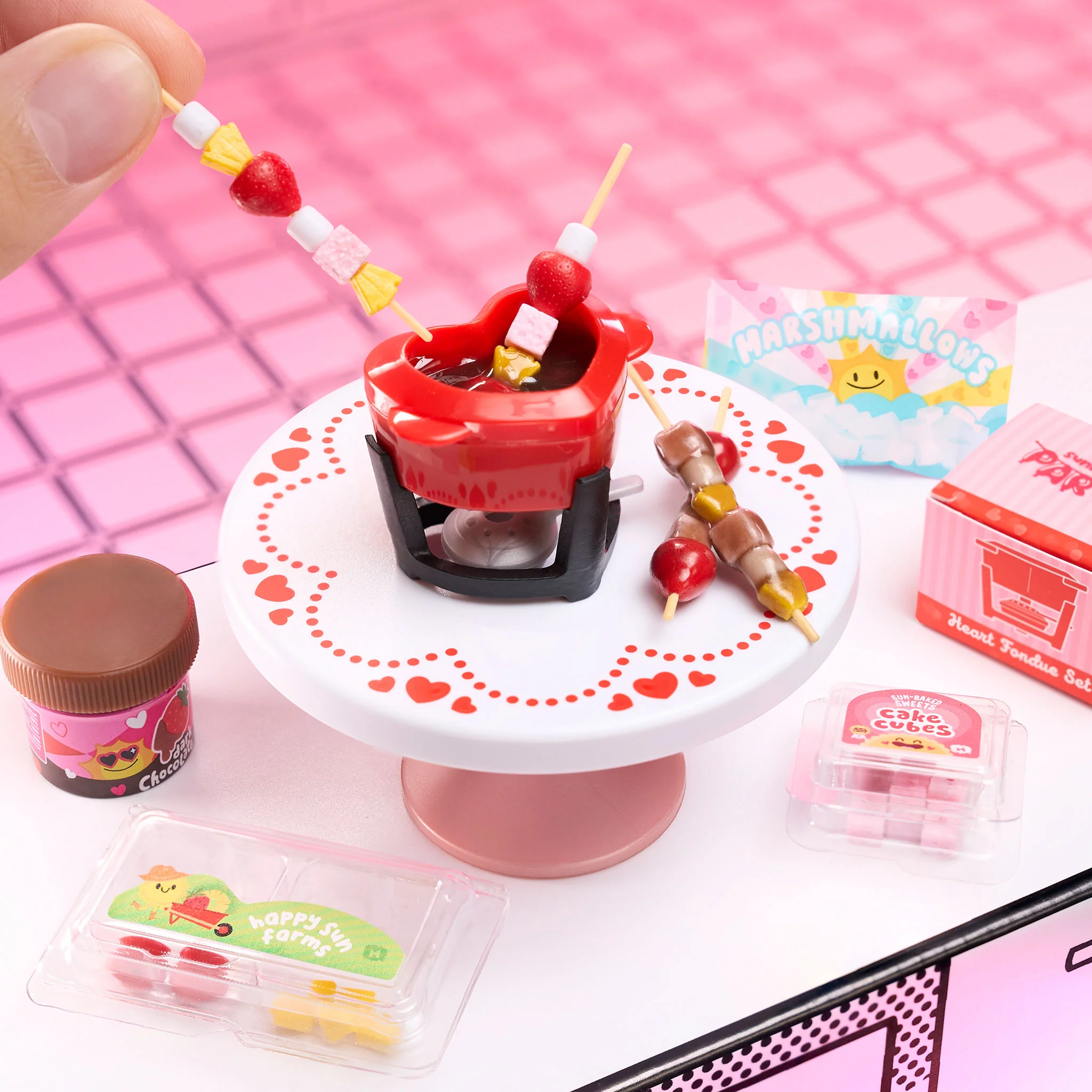 464-mga-s-miniverse-make-it-mini-valentine-s-mini-collectibles-5.webp MGA's Miniverse Make It Mini Valentine's Mini Collectibles