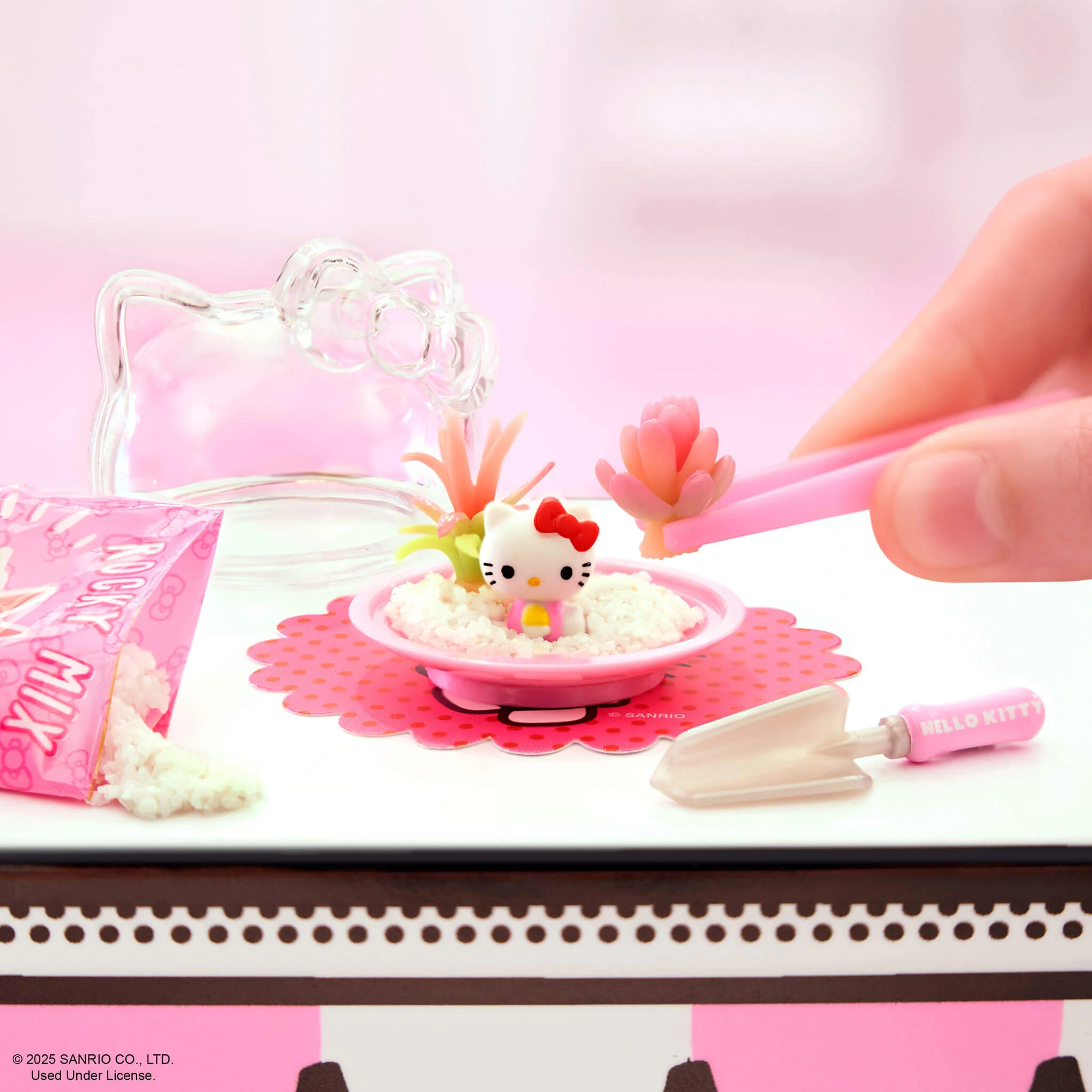 86-mga-s-miniverse-make-it-mini-hello-kitty-and-friends-series-2-mini-collectables-2.webp MGA's Miniverse Make It Mini Hello Kitty® and Friends Series 2 Mini Collectables