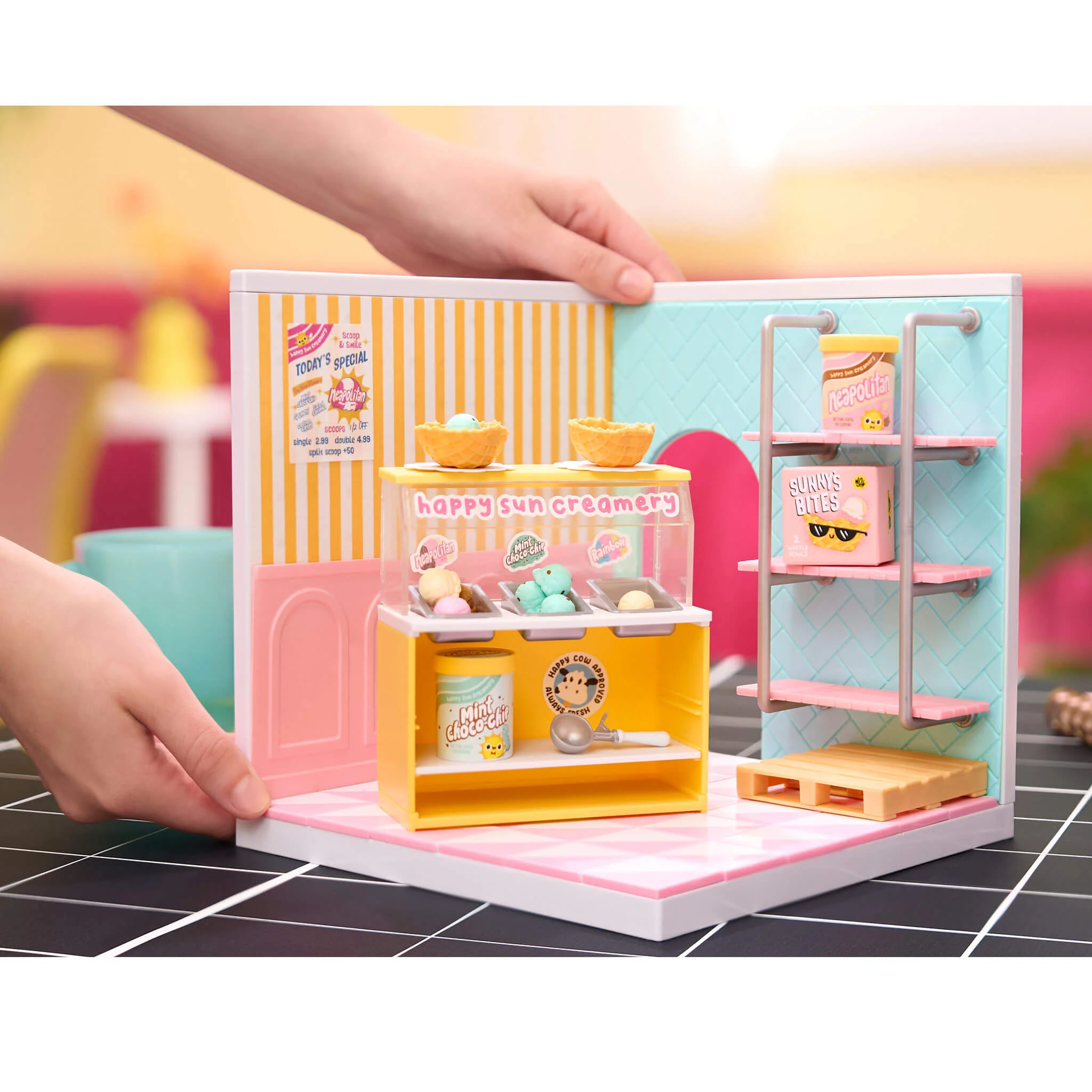 87-mga-s-miniverse-make-it-mini-spaces-ice-cream-shop-2.webp MGA's Miniverse Make It Mini Spaces Ice Cream Shop
